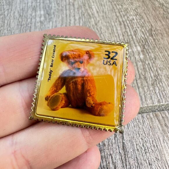 Vintage 32 Cent Teddy Bear Stamp Brooch Pin - Picture 2 of 3